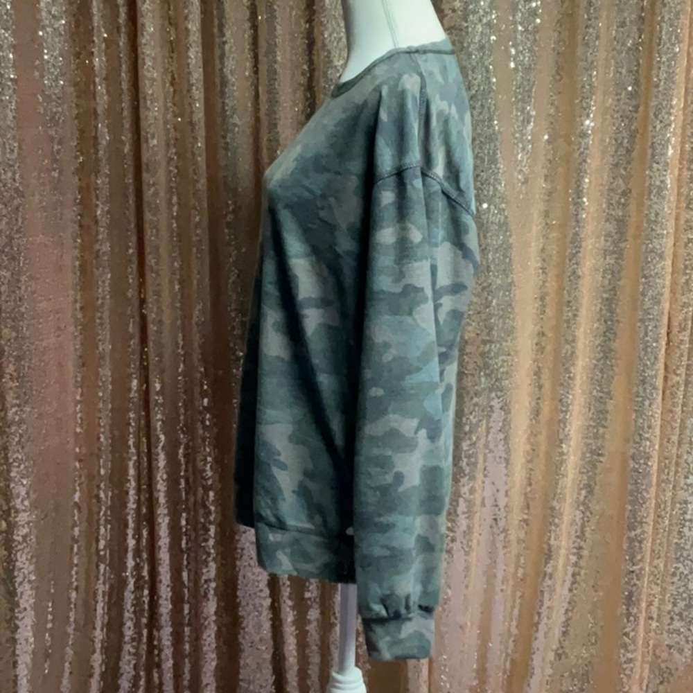 Camo Side Snaps Weekender Top - Picture 8 of 12